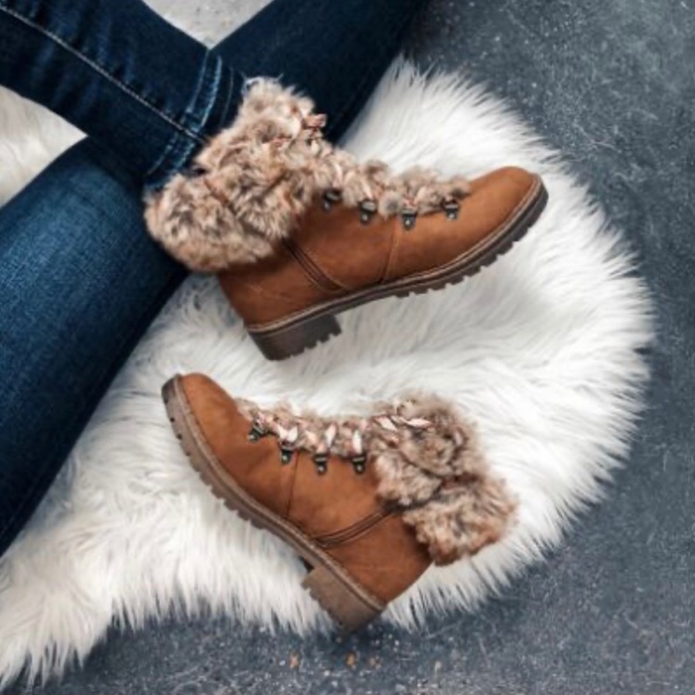 Universal Thread Lilliana Fur lined Boots size 7